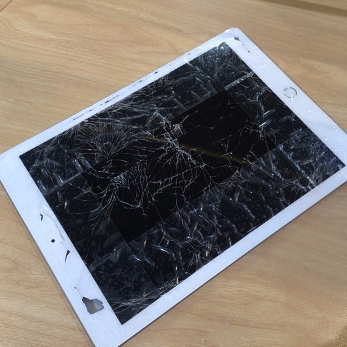 iPad修理 承っております！
