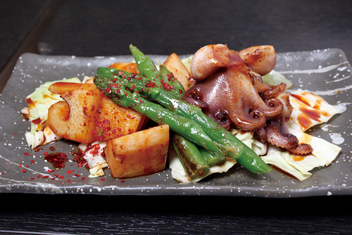 イイダコと春野菜のピリ辛焼き