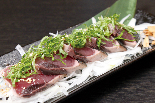 初ガツオの藁焼き